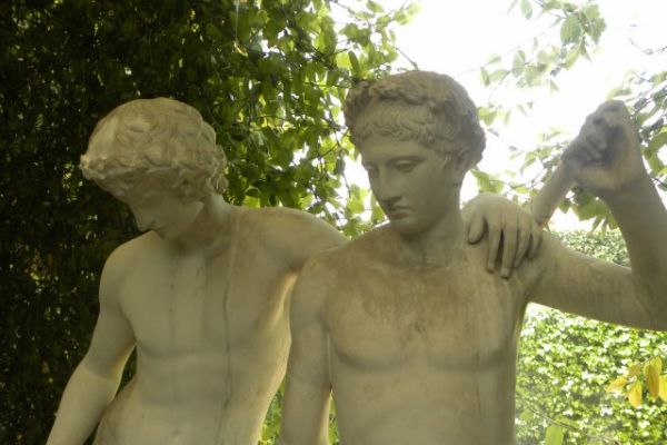 statue-giardino6EB77208-1568-8C39-45E1-FE8BBF0C0489.jpg